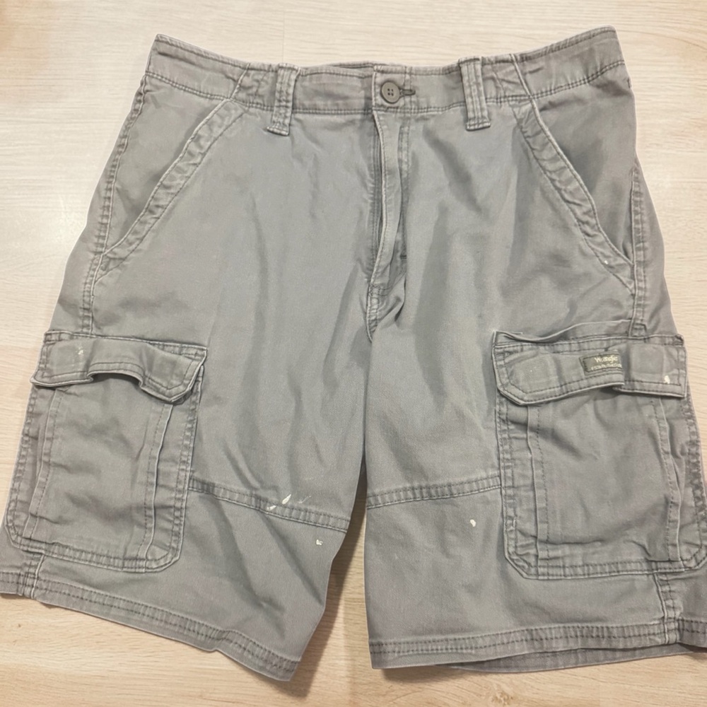 Wrangler Gray Cargo Shorts with Multiple Pockets